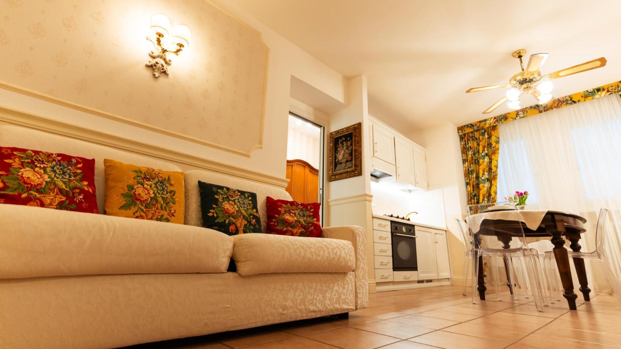 New Cozy Apartment - City Centre Лекко Экстерьер фото